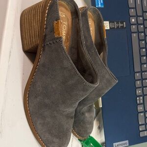 TOMS Women's Charcoal Suede Mules